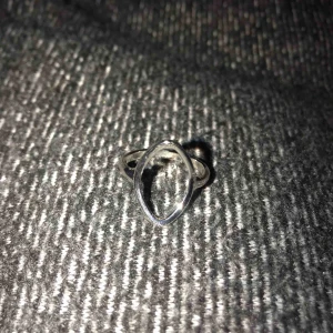  - En helt vanlig ring, aldrig använd. KÖPAREN STÅR FÖR FRAKTEN🤩