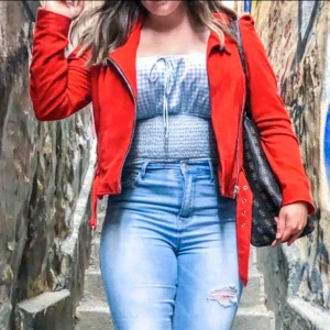  - Gingham-rutig topp med fyrkantig ringning. Märket är Bershka. Storlek L och är normal passform. Stretchigt tyg och perfekt att ha på sig i vår/sommar ☀️    sista bilderna är inte mina utan tillhör ASOS* Köparen står för frakt