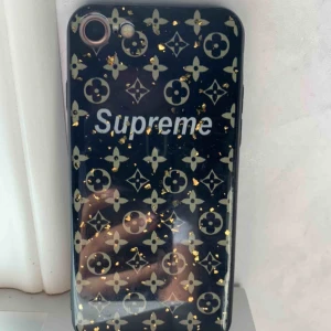  - Bra skick (inte äkta) köpt utomlands. 50kr + frakt köparen står för frakten☺️