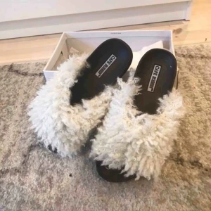  - Aldrig använda då det står storlek 38 men är små i storleken så de är egentligen en storlek 37 därav har de inte kommit till användning ❤️