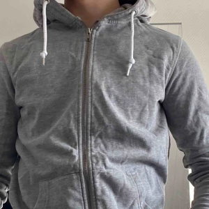  - Kofta från lager 157. Aldrig använd och tyvärr för liten.