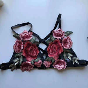  - väldigt fin bralette som aldrig kommit till användning, frakten är gratis 😊