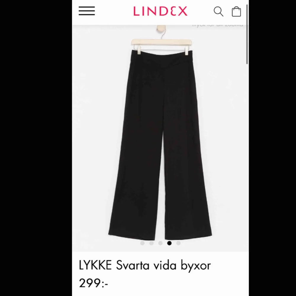 Assnygga byxor från Lindex i en kostymbyxmodell med dragkedja på sidan💖💖. Jeans & Byxor.