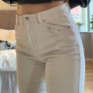  - Väldigt fint skick utöver en skärphylsa som gått sönder, men det går lätt att sy ihop eller sätta ihop med säkerhetsnål!