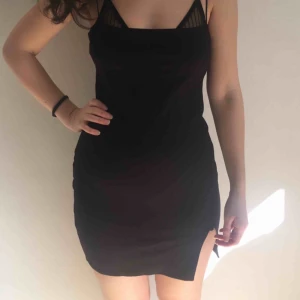  - från NAKD aldrig använd, liten svart klänning! Obs raka band, bara bhn under 