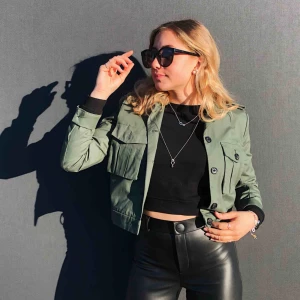  - Supersnygg grön jacka 💚 använd fåtal gånger! Köpare står för frakt, 59kr 🥰