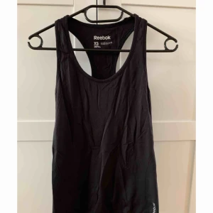  - Reebok träningslinne. Knappt använt