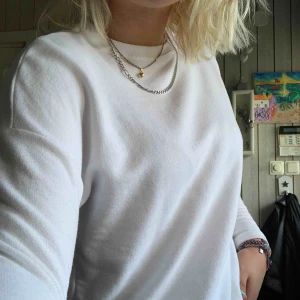  - En vanlig vit tröja i fint skick! 