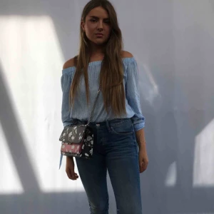  - Superfin topp. Köparen står för fraktkostnaden 