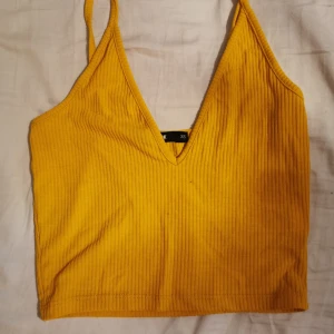  - Gult linne från bik bok. Knappt använd 