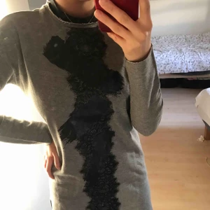  - En helt ny lång tröja som funkar också som kort klänning. Priset inkl frakt:)