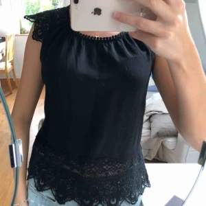 - Superfin svart topp från Rosemunde!  Buda❤️ frakten blir 36 kr!