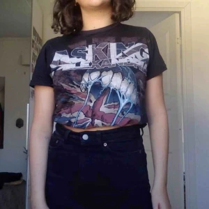  - T-shirt köpt second hand! Kan mötas upp i Stockholm annars kostar frakten 59kr