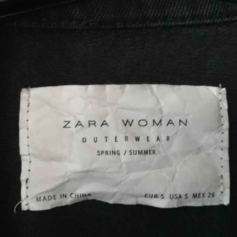 Ball jacka/skjorta köpt på Zara i Cph förra året och har tyvärr inte kommit till användning som den bör. Tar köp via swish eller så möts vi upp i Gbg!:) (köparen står för frakt). Jackor.