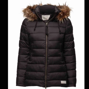  - Vinterjacka från Odd Molly.  Sparsamt använd och väldigt fint skick.  Frakt ingår inte i priset.