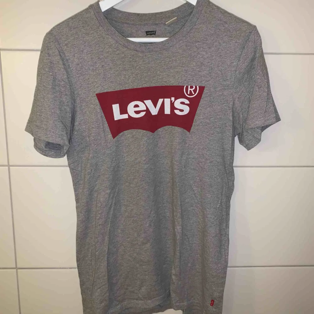 T-shirt från Levi’s, bra skick och bra kvalité . T-shirts.