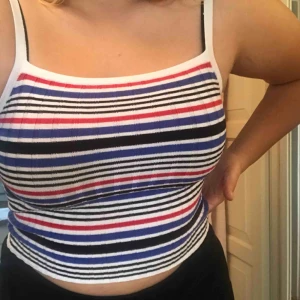  - Superfint randigt linne i strl S men ganska stretchigt så passar större storlekar också! Knappt använt (pris går att diskutera ❤️)