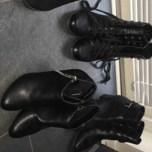  - Läder boots från dinsko str 36-37. Jättefint skick Använd ett fåtal gånger .funkar perfekt på hösten. Från 100kr till 280kr. Möts upp i Braås eller Växjö annars så kan vi diskutera frakt:).  