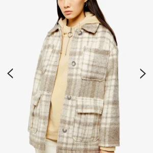  - ny jättefin jacka, aldrig använd från topshop. Köptes i Berlin för 800kr. 