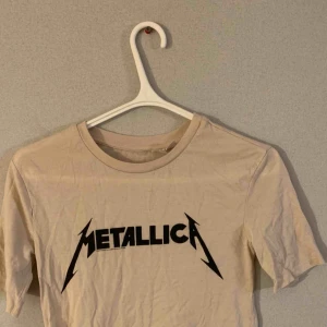  - Snygg Metallica t-shirt!!! Aldrig använd, köpt för länge sen på H&M. Frakt tillkommer 