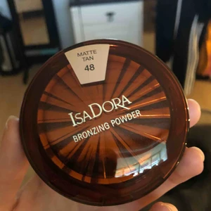  - Helt nytt bronzer ifrån isadora, färgen matte tan nummer 48. Säljer pågrund av att jag redan har två stycken.