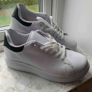  - Skor ifrån nelly! Aldrig använda storlek 42 mer som en 40-41