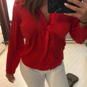  - Super fin blus från vero Moda som är i storlek XL men är mer som en L. 