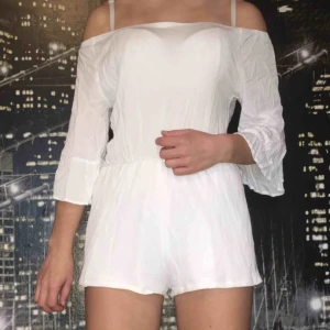  - En jättefin söt playsuit. Säljer den pågrund av att den börjar bli för liten för mig:(