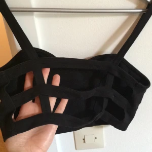  - Söt bh/kort topp med band baktill. "Öppen rygg."