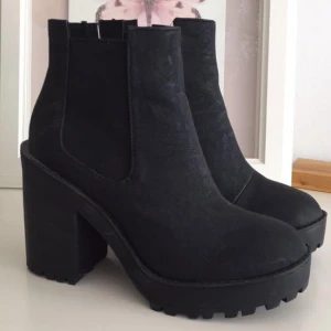  - Snygga höstskor från H&M köpta förra hösten men inte blivit använda! Nypris 399kr