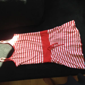  - Klänning som är lite 50-tal. Jättefin 