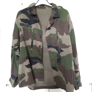  - Camouflagejacka, använd ca 2 gånger
