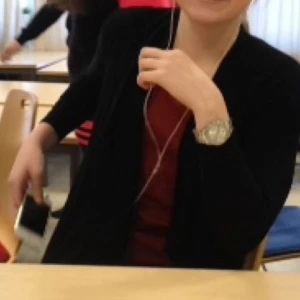  - Snygg tunn svart kofta som passar Storlek S den ska va lite kortare i ärmarna