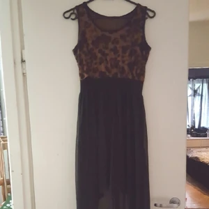  - Fin och härlig klänning. Stretchreså under brösten 