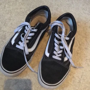  - VANS stl 38
Bra skick 