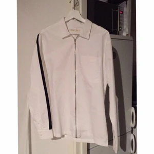  - Skjorta från junkyard xxxy. Aldrig använd. Köpare betalar frakt.