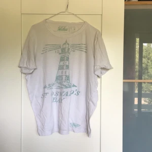  - Använd Pull and Bear t-shirt i storlek L/40