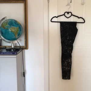  - Tight med mönster från hm. Inte använda mer än 10 ggr, nyskick