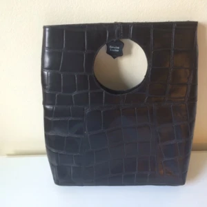  - Never been used, genuine learher bag 