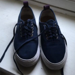  - SÄNKT PRIS!

Säljer mina eytys. De är använda typ 3 gånger så de är i väldigt gott skick! Färgen är mörkblå. 

