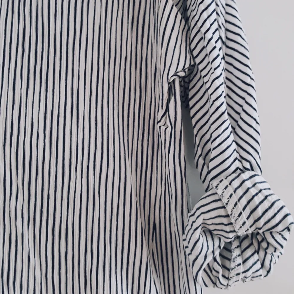 Matchande randig skjorta och svart manchesterkjol från Zara   Ena för 50, båda för 75kr. . Kjolar.