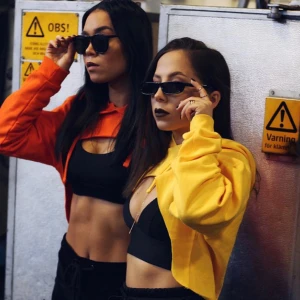  - Säljer en orange hoodie ifrån Madlady. I stl S, men passar XS-L! :) Köparen står för frakten (55kr) 