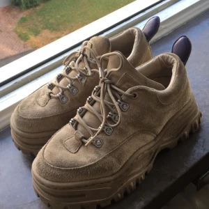  - Säljer mina Eytys Angel i bra skick :). Nypris 2600kr 