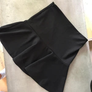  - Kjol från VILA. Perfekt skick 