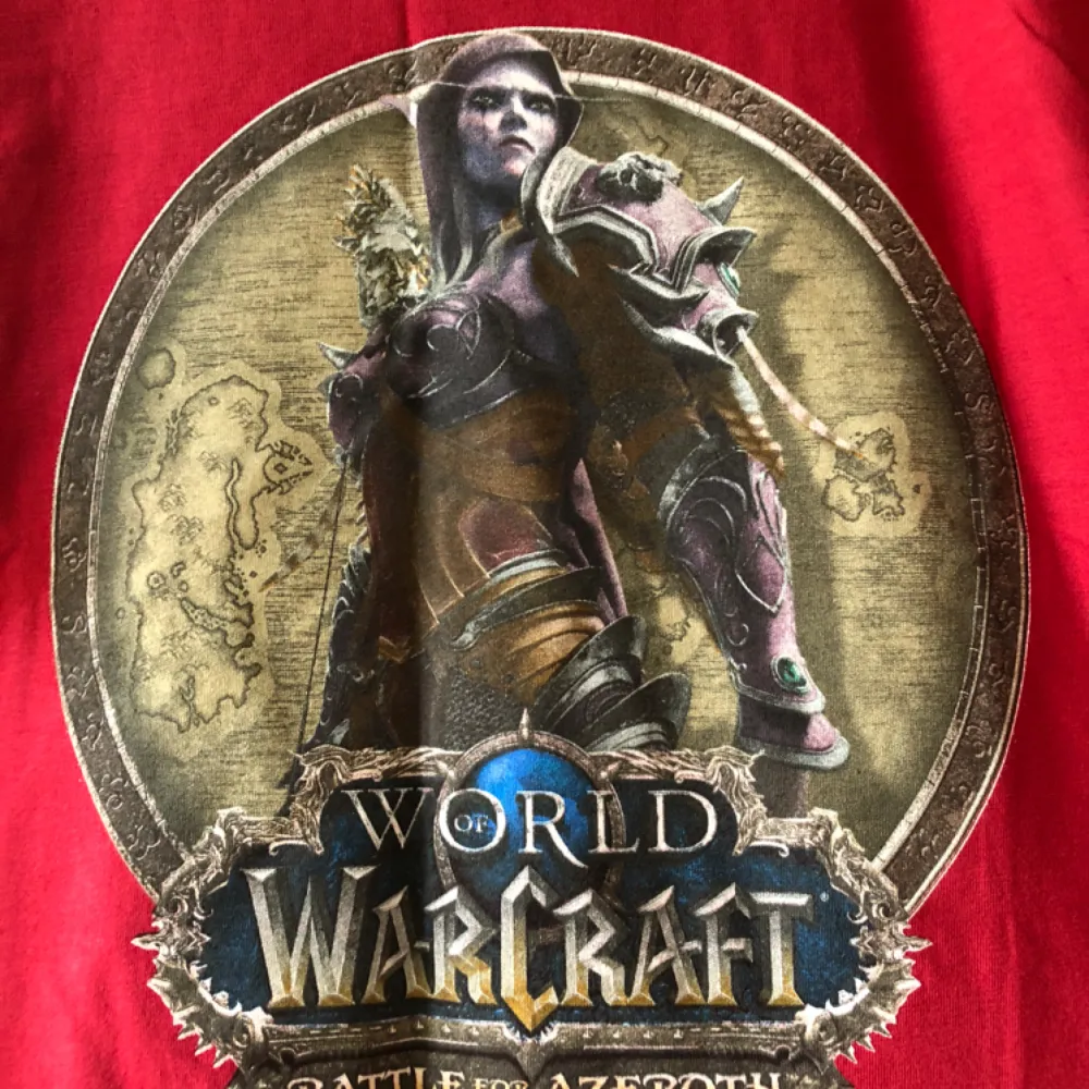 Helt ny World Of Warcraft Battle For Azeroth T-shirt i storlek large. Kan hämtas i Uppsala eller skickas mot fraktkostnad 39 SEK . T-shirts.