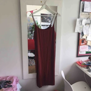  - fin höstig slipdress i viscosejersey! Köpt second hand men aldrig använt själv.