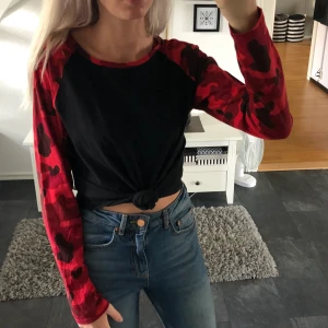  - Sweet skates tröja kan styla den olika sätt som ni ser på bilden.