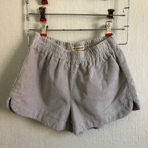  - Gråa corduroy shorts från The Cords & Co. Oanvända