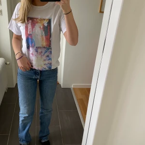 Tröja med snyggt tryck - Snygg t-Shirt från Browns. Stl S passar även M. Då den är lite oversized.💕