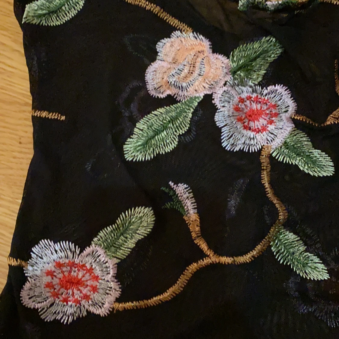 Festlig broderad mesh topp body  - 91